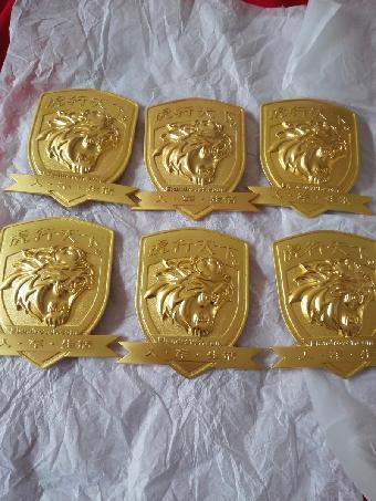 西宁厂家3D金属车标定做兰州车友会镀金车标制作