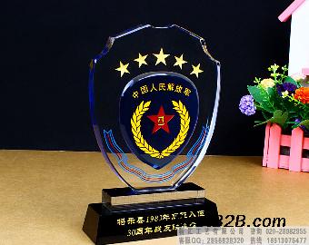黑龙江战友联谊纪念品定做,老战友十周年聚会水晶盾牌
